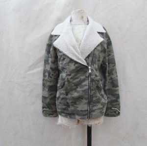Small forever 21 camo jacket